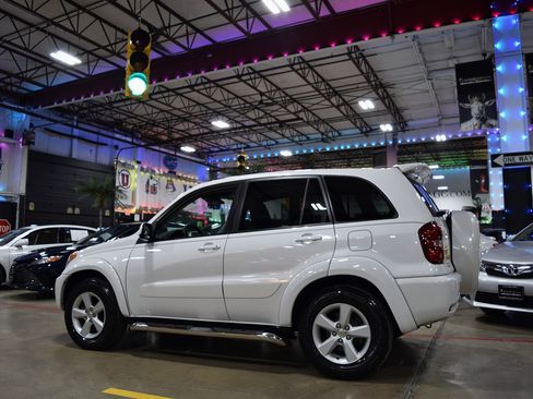 Used 2004 Toyota RAV4 image 4