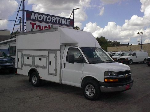 Used 2022 Chevrolet Express 3500 UNAVAIL RWD image 1