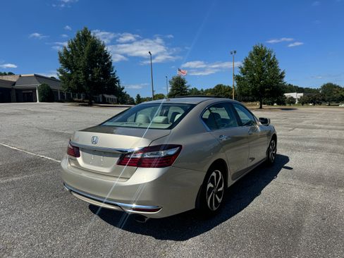 Used 2016 Honda Accord EX image 6