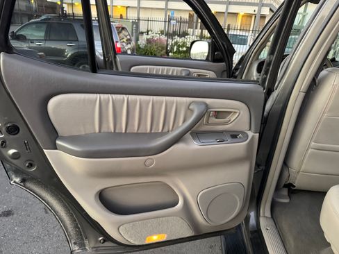 Used 2005 Toyota Sequoia Limited image 15