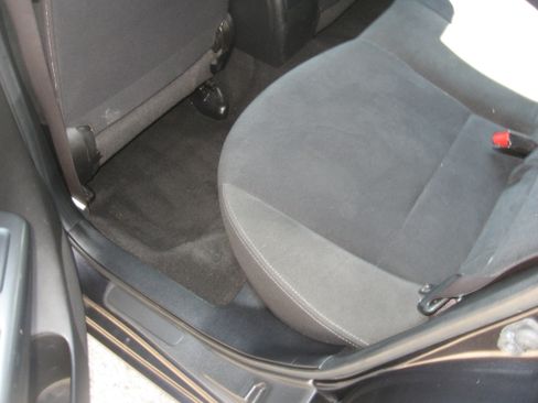 Used 2011 Subaru Impreza 2.5i Premium Hatchback AWD/4WD image 7