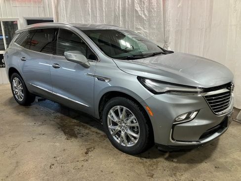 Used 2023 Buick Enclave Essence image 37