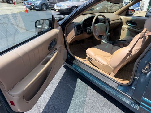 Used 1995 Oldsmobile Cutlass Supreme Convertible FWD image 2