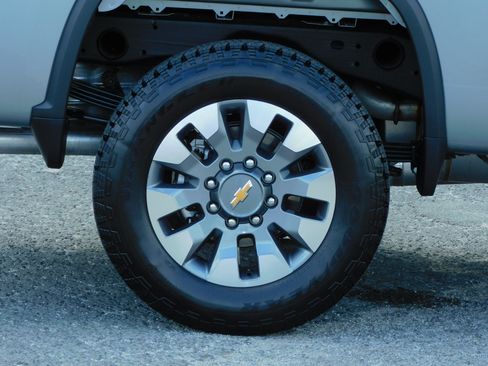 Used 2025 Chevrolet Silverado 2500 Custom image 8