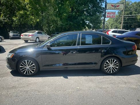 Used 2016 Volkswagen Jetta Sport Sedan FWD image 2