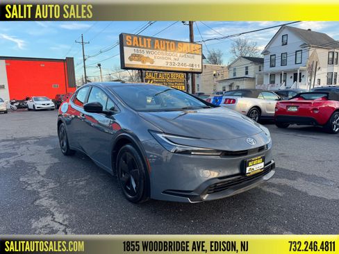 Used 2024 Toyota Prius LE image 1