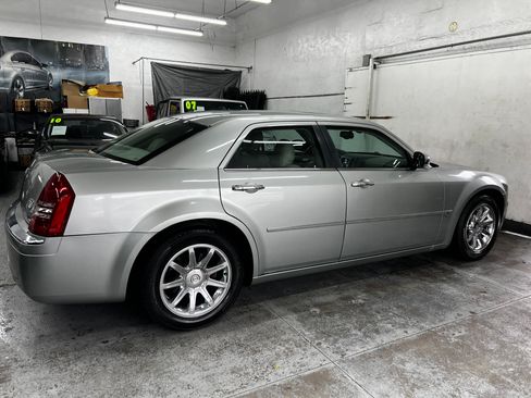 Used 2005 Chrysler 300 C image 7