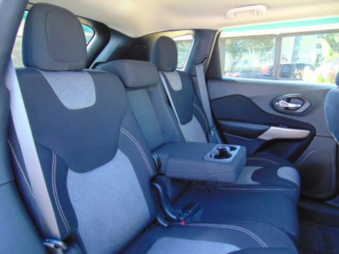 Used 2018 Jeep Cherokee Latitude image 22