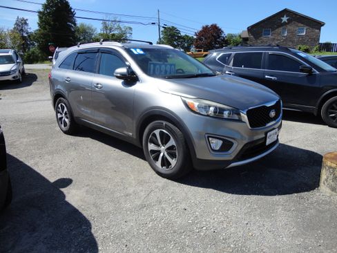 Used 2016 Kia Sorento AWD EX V6 image 2