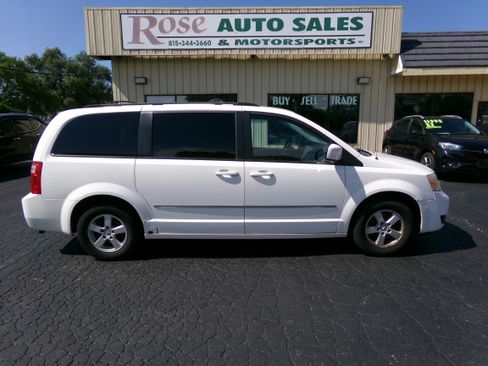 Used 2010 Dodge Grand Caravan SXT FWD image 6