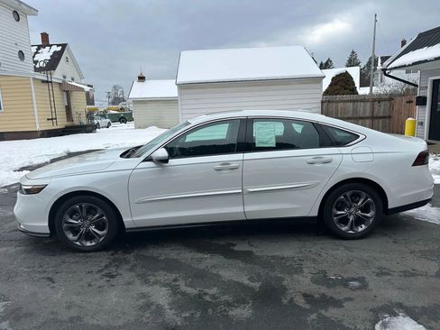 Used 2024 Honda Accord EX image 3