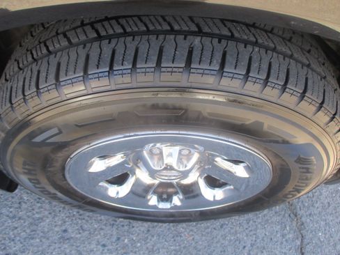 Used 2014 Nissan Titan S Pickup 4D 5 1/2 ft RWD image 19