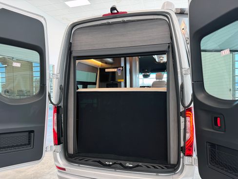 Used 2024 Mercedes-Benz Sprinter 2500 image 7