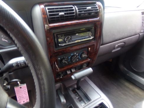 Used 2000 Jeep Cherokee Sport image 11