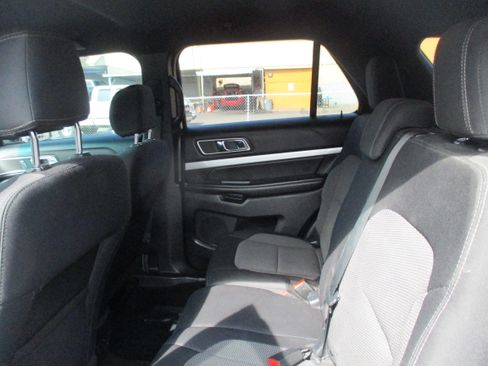 Used 2017 Ford Explorer XLT Sport SUV 4D FWD image 9