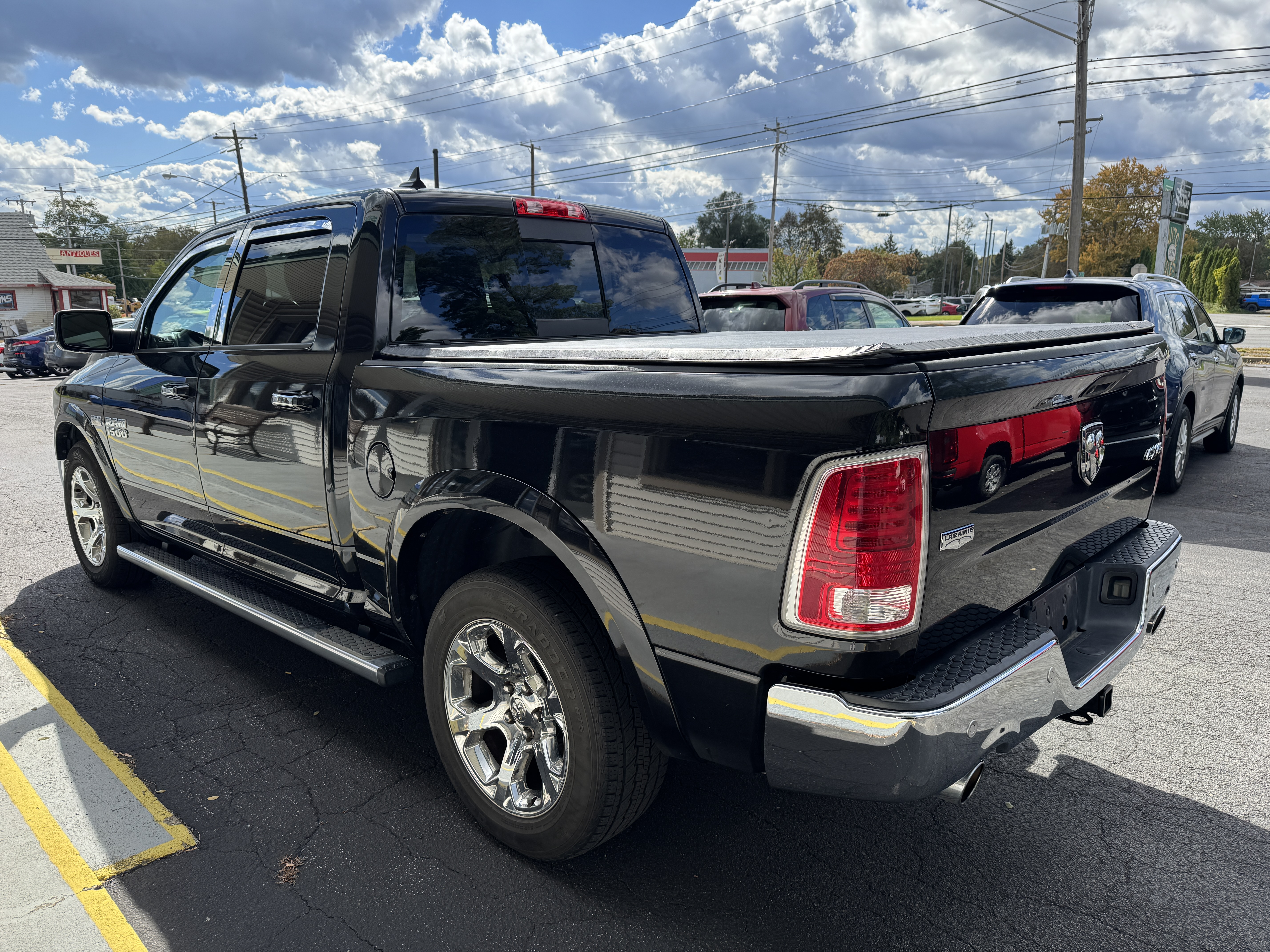 Used 2015 RAM 1500 4x4 Crew Cab Laramie image 4
