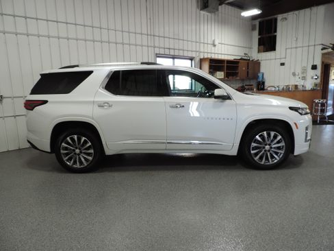 Used 2023 Chevrolet Traverse Premier image 10