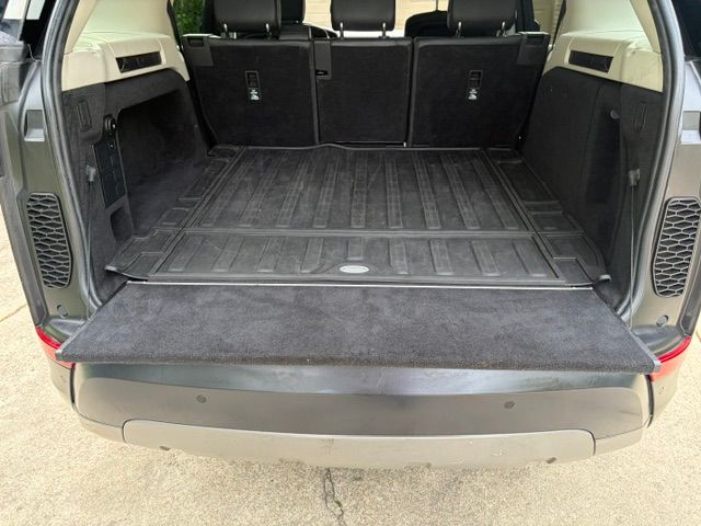 Used 2019 Land Rover Discovery SE AWD/4WD image 16