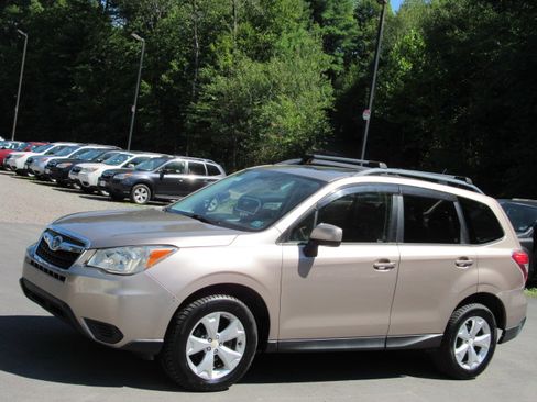 Used 2014 Subaru Forester 2.5i Premium AWD/4WD image 2