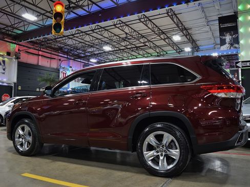 Used 2018 Toyota Highlander Limited image 12