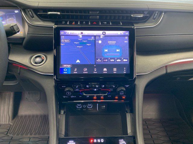 Used 2025 Jeep Grand Cherokee Overland AWD/4WD image 23
