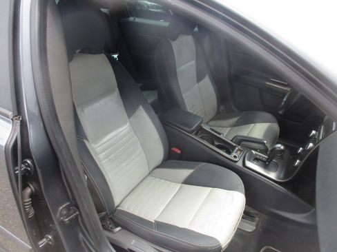 Used 2010 Volvo S40 T5 R-Design image 14