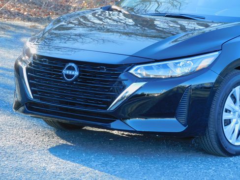 Used 2025 Nissan Sentra S image 9