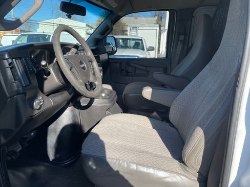 Used 2017 GMC Savana 3500 image 11