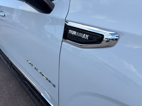 Used 2023 GMC Yukon XL 4WD SLT image 8
