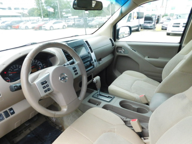 Used 2018 Nissan Frontier 2WD Crew Cab image 9