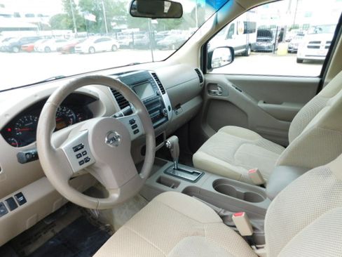 Used 2018 Nissan Frontier 2WD Crew Cab image 9