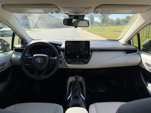 Used 2021 Toyota Corolla LE Hybrid Sedan FWD image 18