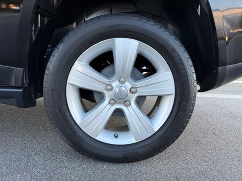 Used 2016 Jeep Compass Sport image 18