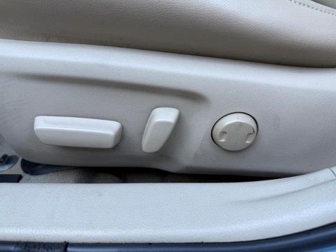 Used 2013 Toyota Camry XLE image 22