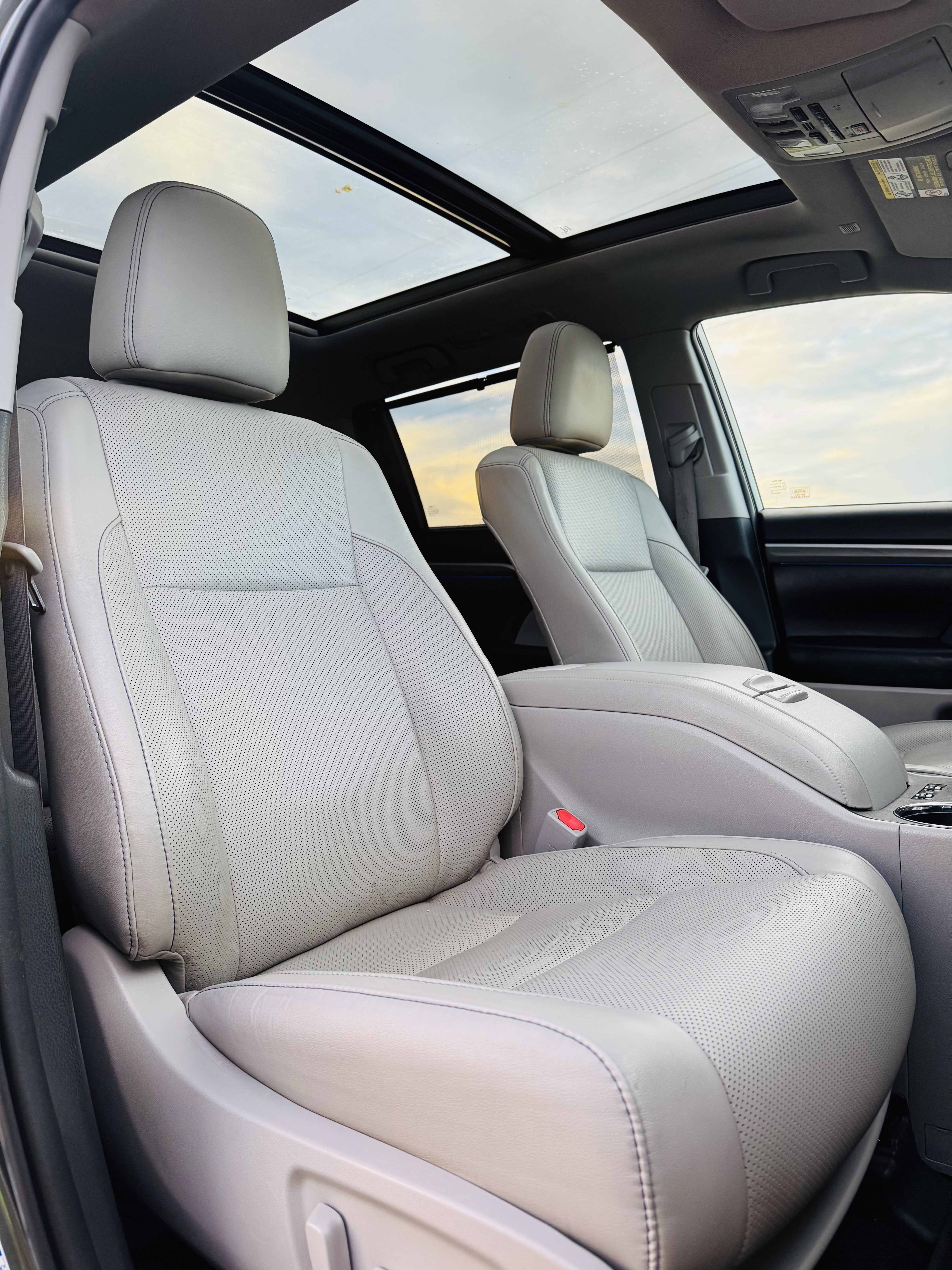 Used 2019 Toyota Highlander AWD Limited Platinum image 18