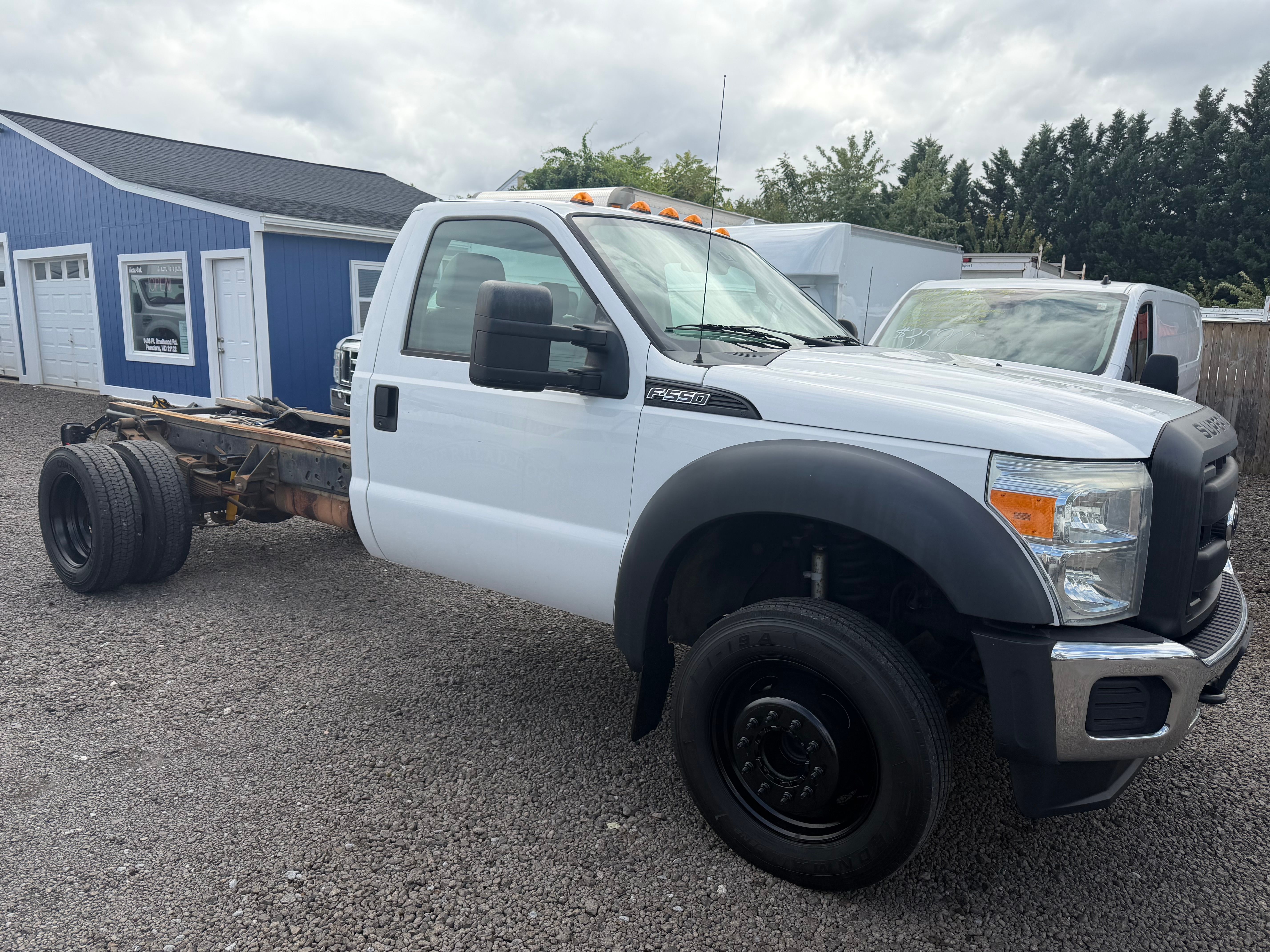 Used 2016 Ford F550 2WD Regular Cab Super Duty image 6