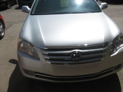 Used 2006 Toyota Avalon XLS FWD image 2