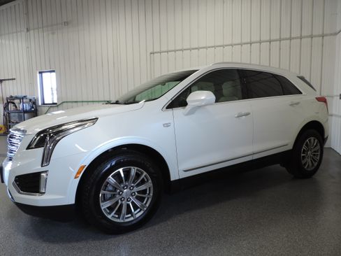 Used 2017 Cadillac XT5 Luxury AWD/4WD image 3