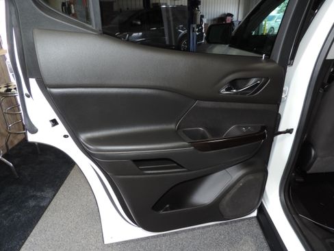 Used 2020 GMC Acadia AWD AT4 image 33
