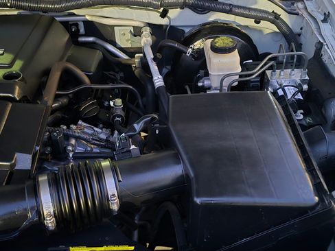 Used 2016 Nissan Frontier SV image 35