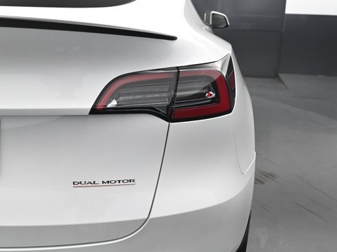 Used 2021 Tesla Model Y Performance image 14