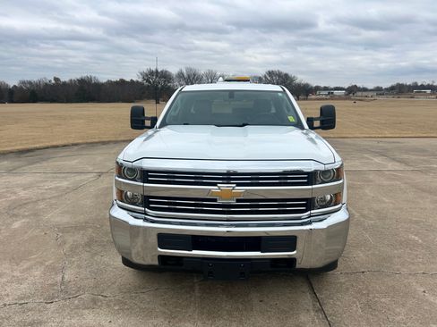 Used 2017 Chevrolet Silverado 2500 image 2