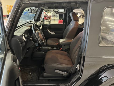 Used 2014 Jeep Wrangler Sahara image 9
