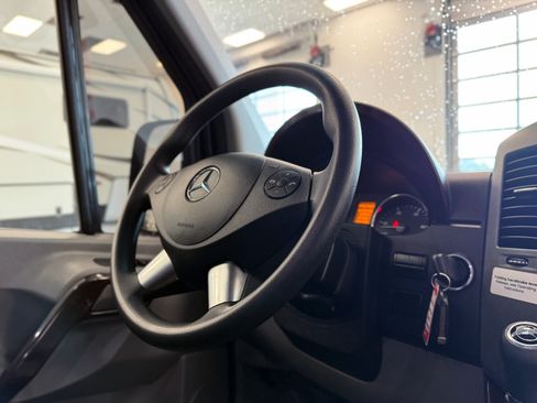 Used 2015 Mercedes-Benz Sprinter 4500 image 34