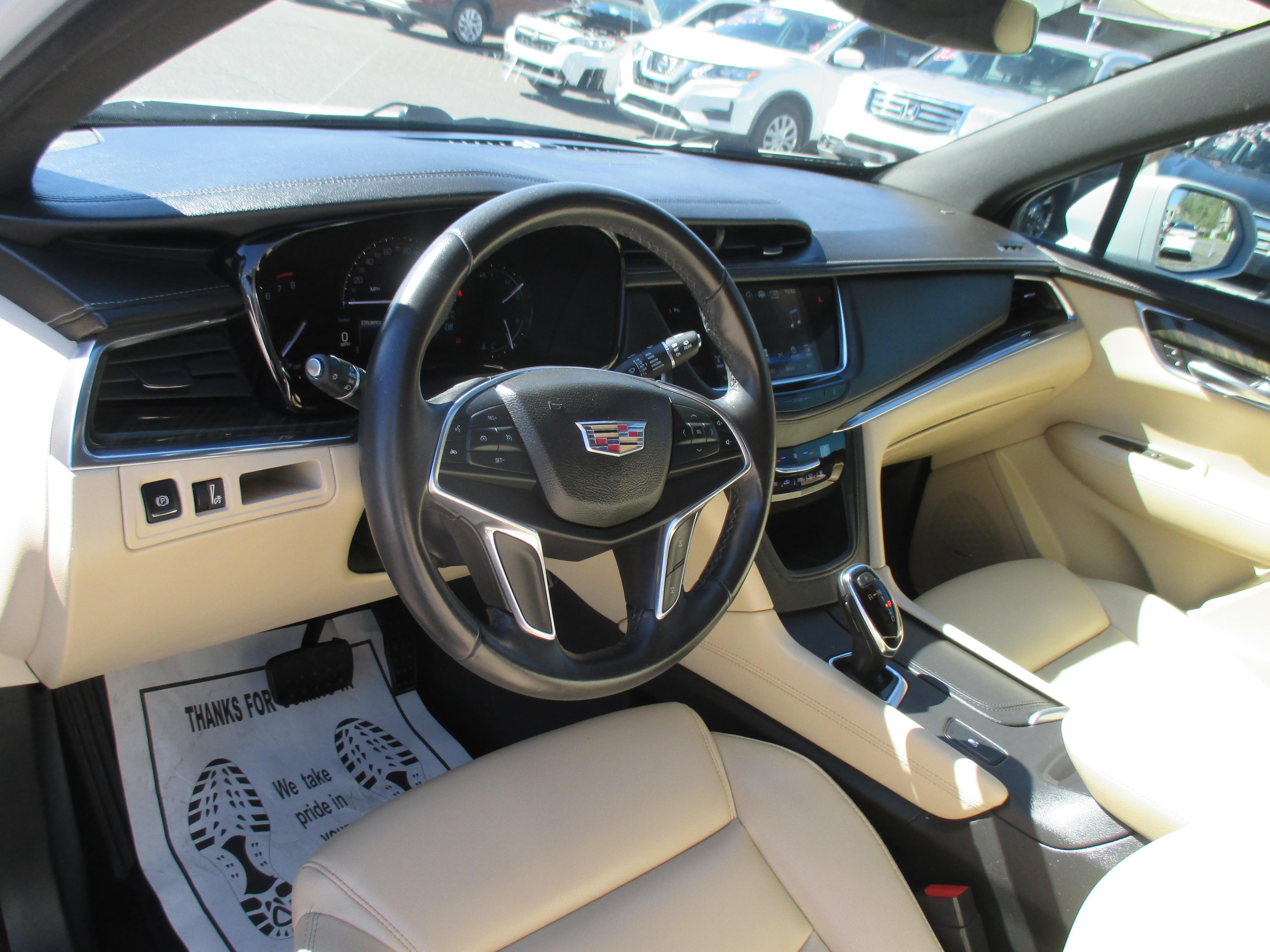 Used 2017 Cadillac XT5 Luxury Sport Utility 4D FWD image 5