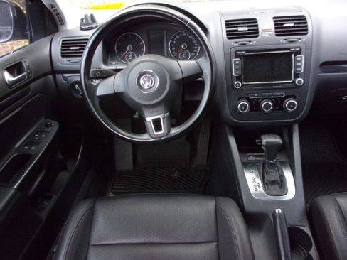 Used 2010 Volkswagen Jetta Wolfsburg Edition image 5