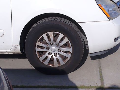 Used 2012 Kia Sedona LX image 33