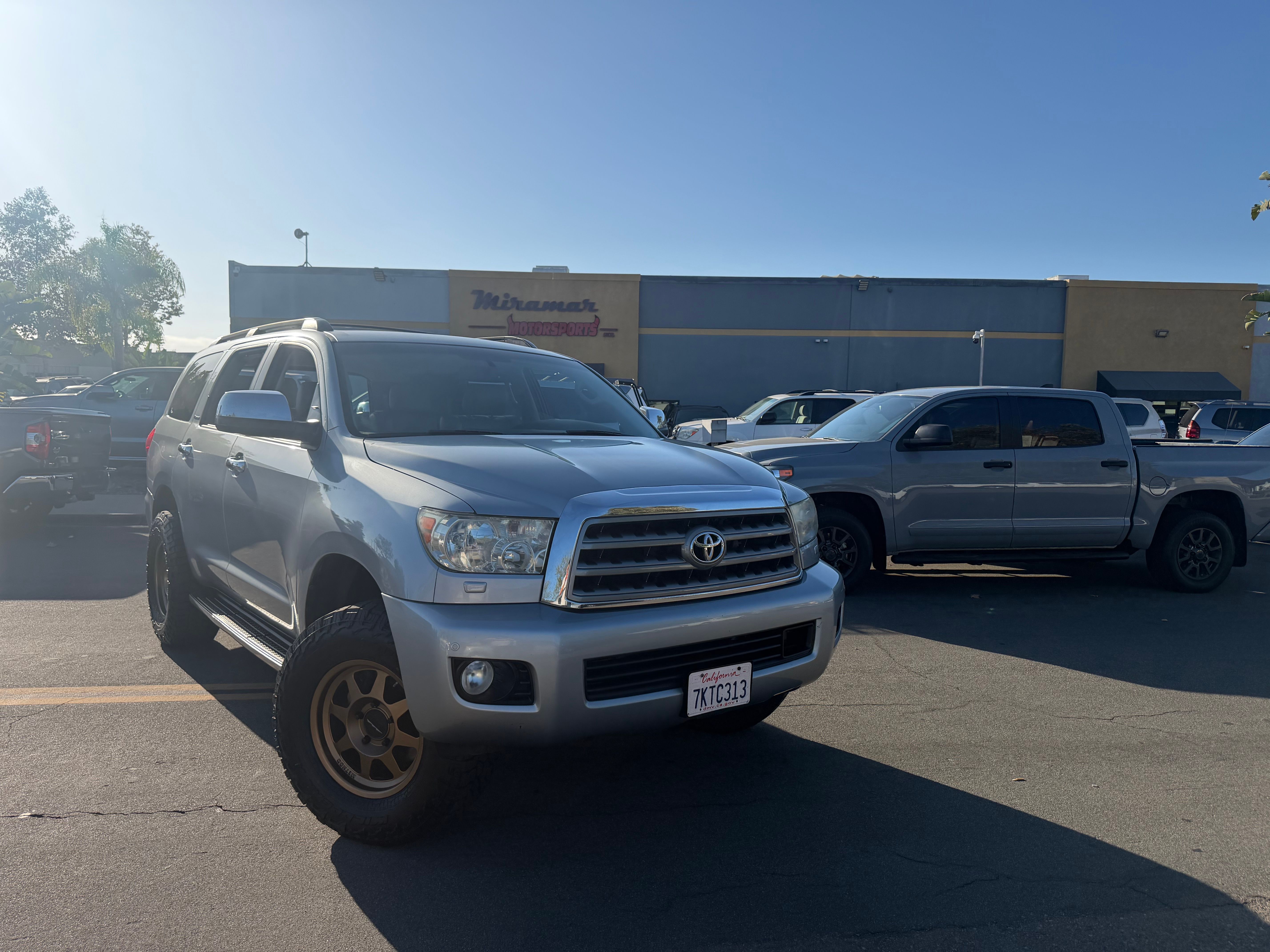 Used 2015 Toyota Sequoia Platinum AWD/4WD image 1