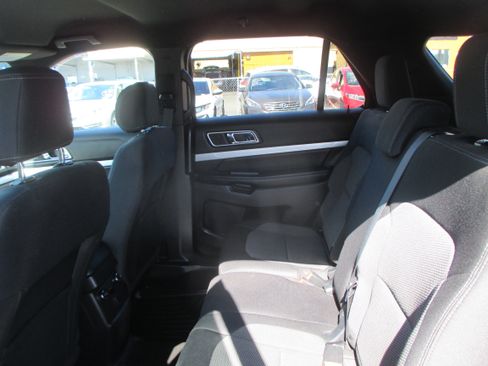 Used 2017 Ford Explorer 4WD XLT image 9