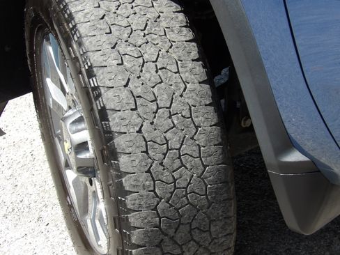 Used 2024 Chevrolet Silverado 2500 Custom image 12